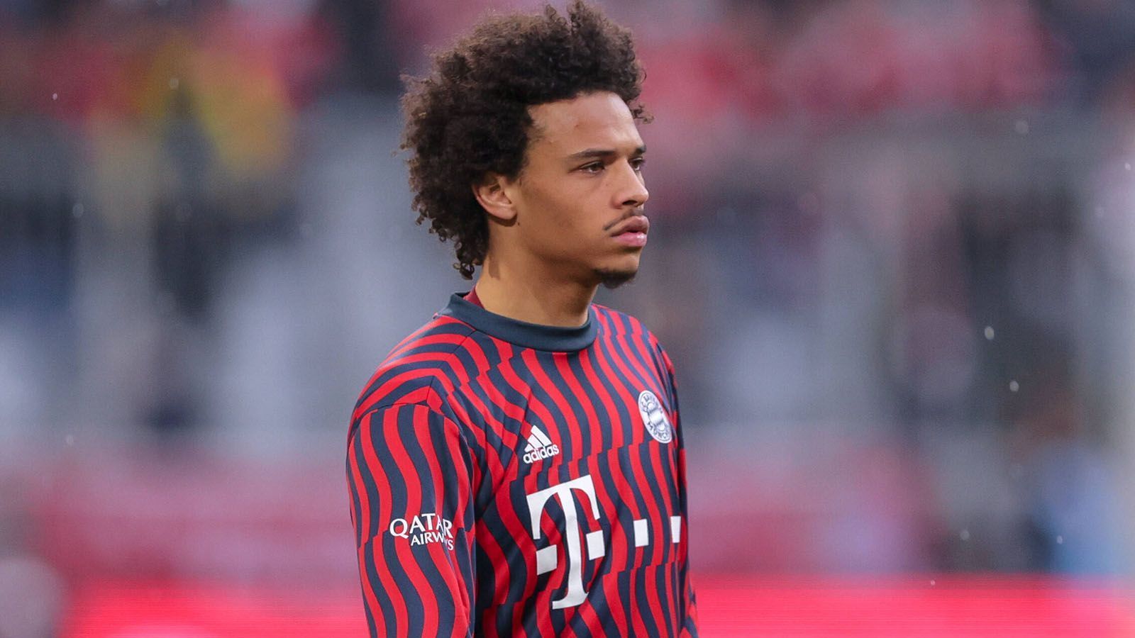 
                <strong>Leroy Sane (43 Einsätze)</strong><br>
                Die Saison von Sane lässt sich in zwei Hälften unterteilen. In der Hinrunde trumpfte der Flügelspieler groß auf und spielte so, wie es sich die Bayern-Verantwortlichen vor seiner Verpflichtung erhofft hatten. Doch in der Rückrunde wirkte der 26-Jährige teilweise wie ein Schatten seiner selbst. Sportvorstand Hasan Salihamidzic erhöhte nun den Druck auf den Nationalspieler, der wieder an die Leistungen aus der ersten Saisonhälfte anknüpfen muss, um den Anforderungen an seine Person gerecht zu werden. ran-Note: 4
              