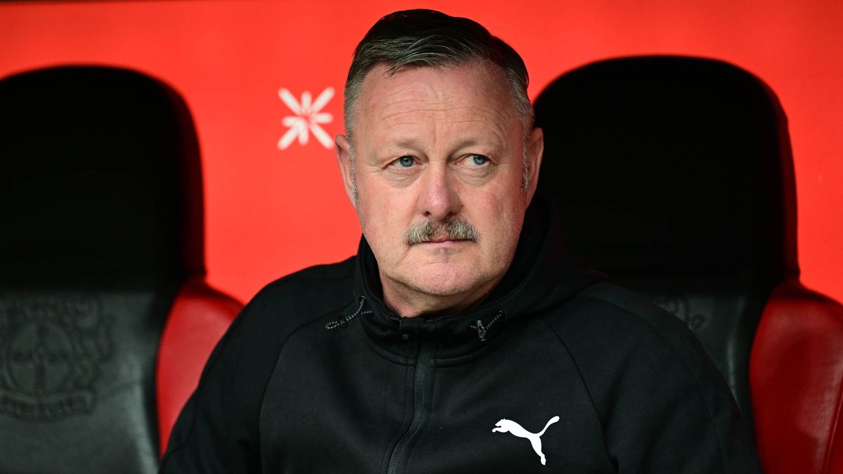 21.09.2025; Leverkusen; Fussball, Herren, 1. Fussball-Bundesliga, Saison 2025 2026, Bayer 04 Leverkusen vs. Borussia Moenchengladbach Roland Virkus (Geschaeftsfuehrer Gladbach) DFL regulations proh...