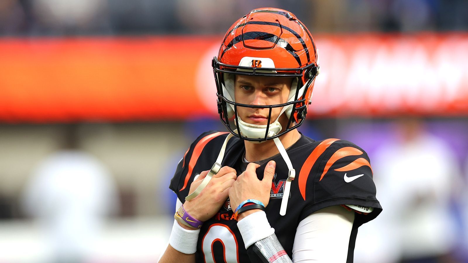 <strong>Platz 5: Joe Burrow</strong><br> Auch Joe Burrow lieferte in seinen vier Jahren NFL gute Zahlen ab. Und dass, obwohl er aufgrund von Verletzungen ganze zwölf Spiele verpasste. Dennoch produzierte er über 14.000 Passing-Yards, 97 Touchdowns und 37 Interceptions. Er führte sein Team 2022 in den Super Bowl, der knapp gegen die Los Angeles Rams verloren ging. Burrow gilt als einer der besten Quarterbacks der Liga und hat mit 27 Jahren noch viel vor.
