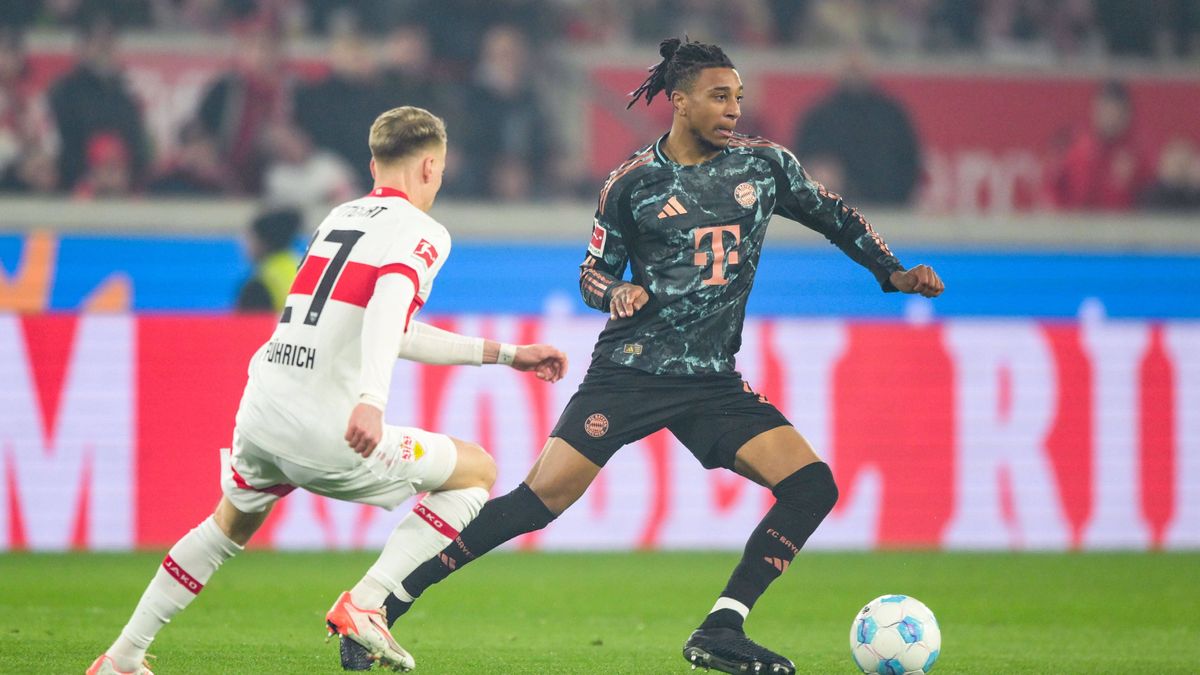 Fußball, 1. Bundesliga, 20250228, VfB Stuttgart - FC Bayern München. Im Bild v.l Chris FÜHRICH (27) (Stuttgart), Michael OLISE (17) (Bayern). Stuttgart MHP Arena Baden Württemberg Deutschland *** S...