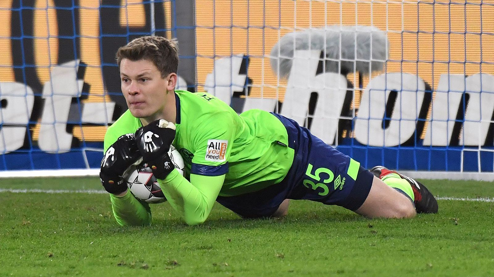 
                <strong>Alexander Nübel (FC Schalke 04)</strong><br>
                Paraden in der Saison 2018/19: 10Saison-Einsätze: 3
              