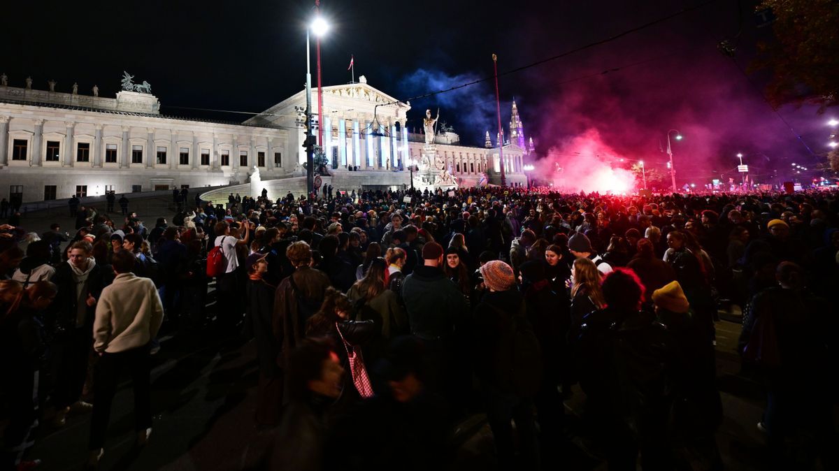 Tausende Bürger:innen machten ihren Unmut über eine mögliche neue Bundesregierung kund.