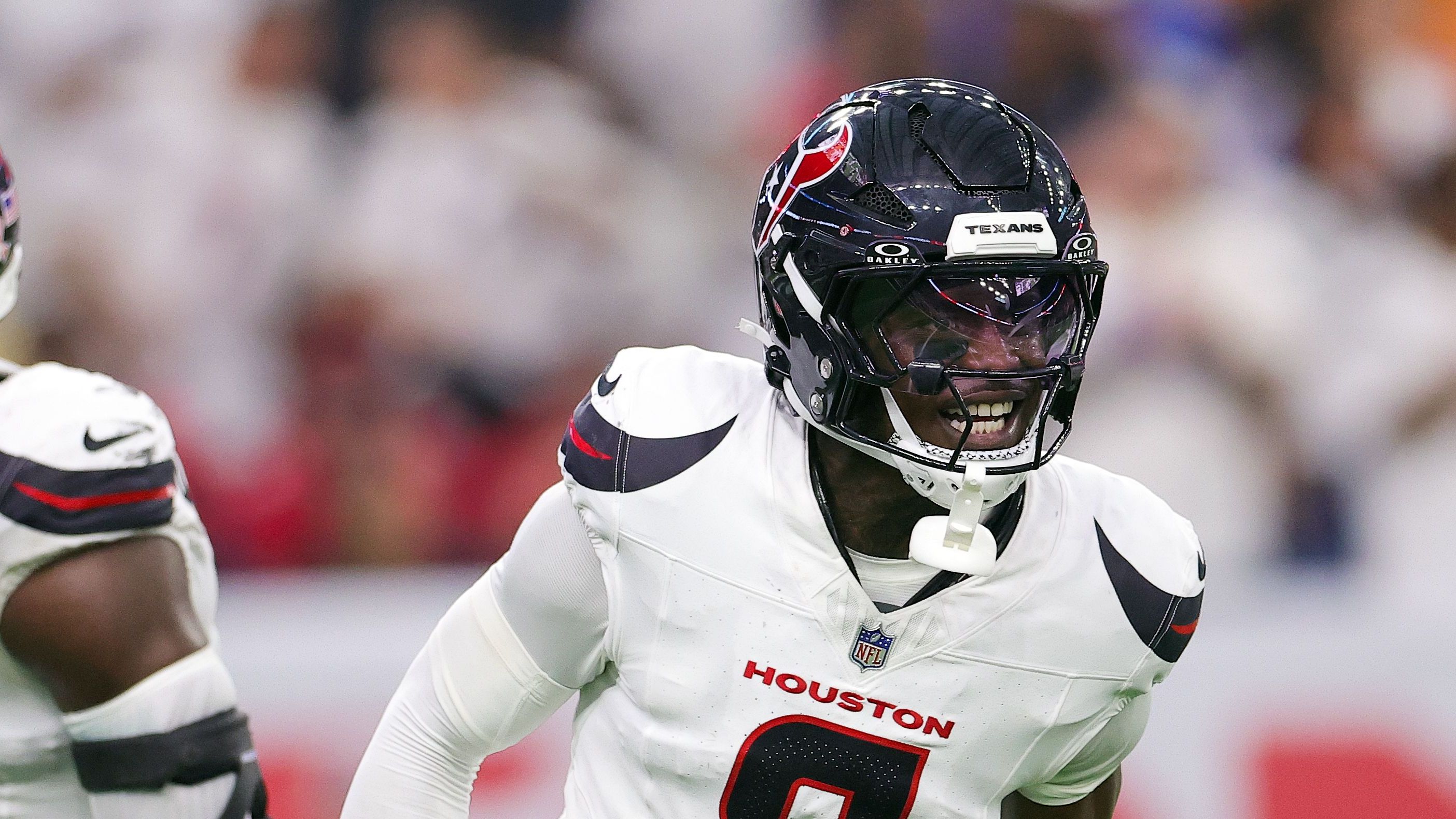 <em><strong>C.J. Gardner-Johnson (Houston Texans)</strong><br>Nach einem enttäuschenden Saisonstart ziehen die Houston Texans bei ihrem Star-Safety nun die Reißleine. Laut NFL-Insider Ian Rapoport trennt&nbsp; sich die Franchise überraschend von C.J. Gardner-Johnson. Der 27-Jährige, der erst im März von den Philadelphia Eagles nach Houston gewechselt war, spielte nur drei Spiele und sammelte dabei 15 Tackles. Hinter den Kulissen kam es wohl zu Spannungen: Gardner-Johnson war laut Bericht mit seiner Rolle unzufrieden und kritisierte lautstark das Team.</em>