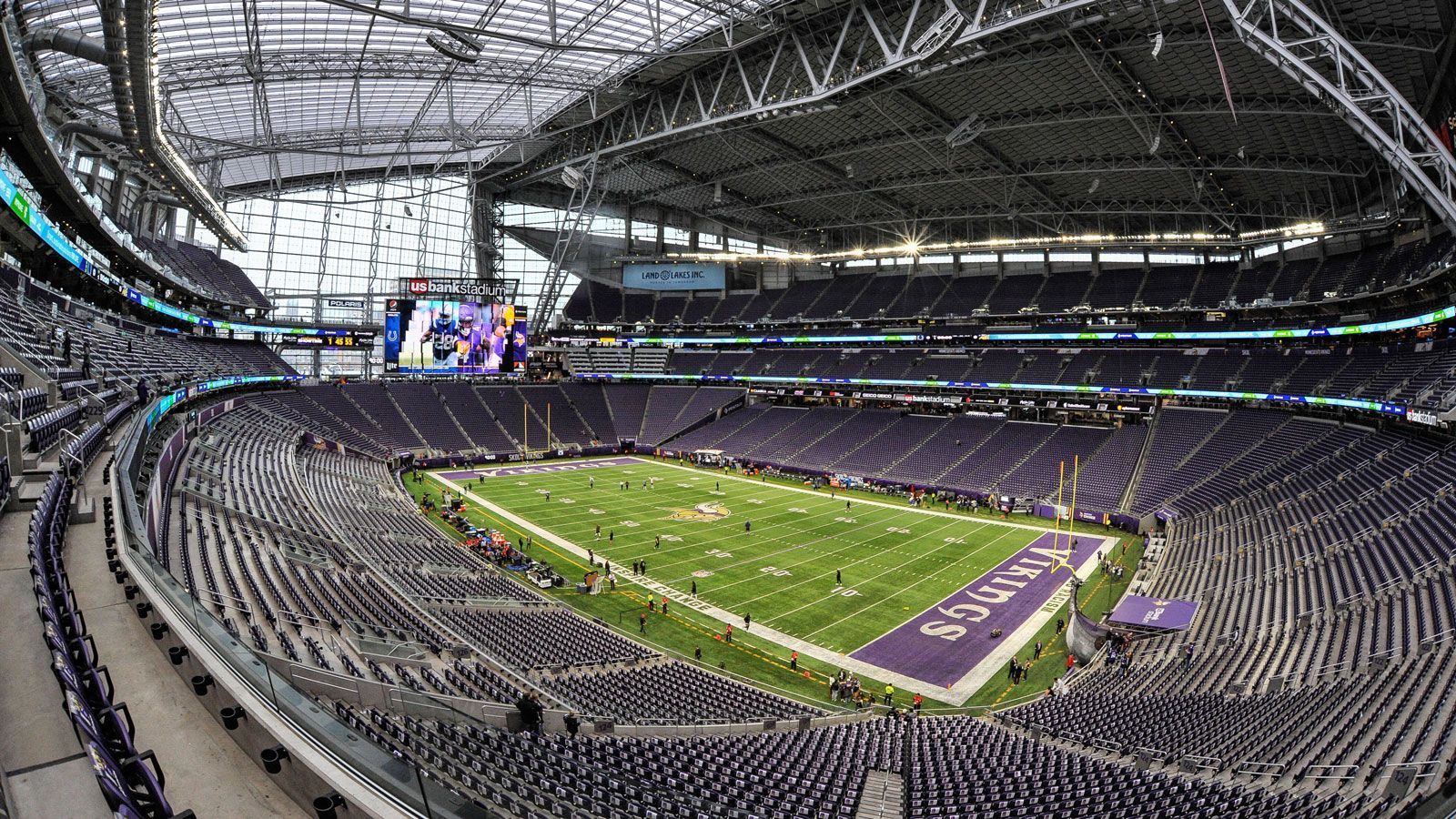 
                <strong>Minnesota Vikings: U.S. Bank Field</strong><br>
                Bester Name laut ChatGPT: "Valhalla Stadium"
              