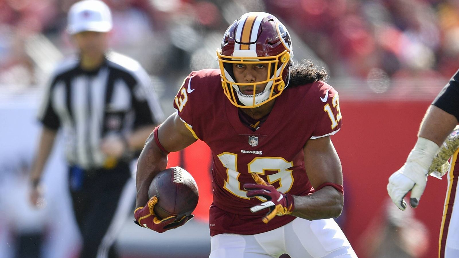 
                <strong>Maurice Harris (Wide Reiceiver)</strong><br>
                Ihn holten die Patriots in dieser Offseason. Harris geht in seine vierte Saison, er war zuletzt drei Jahre bei den Washinton Redskins. 2018 kam er zwölf Mal zum Einsatz, sieben Mal als Starter. Der 26-Jährige fing dabei 28 Pässe für 304 Yards. Ein typischer Pats-Deal: Wenig Risiko, ein Jahr Vertrag und damit zwölf Monate Zeit, um das Potenzial herauszukitzeln.
              