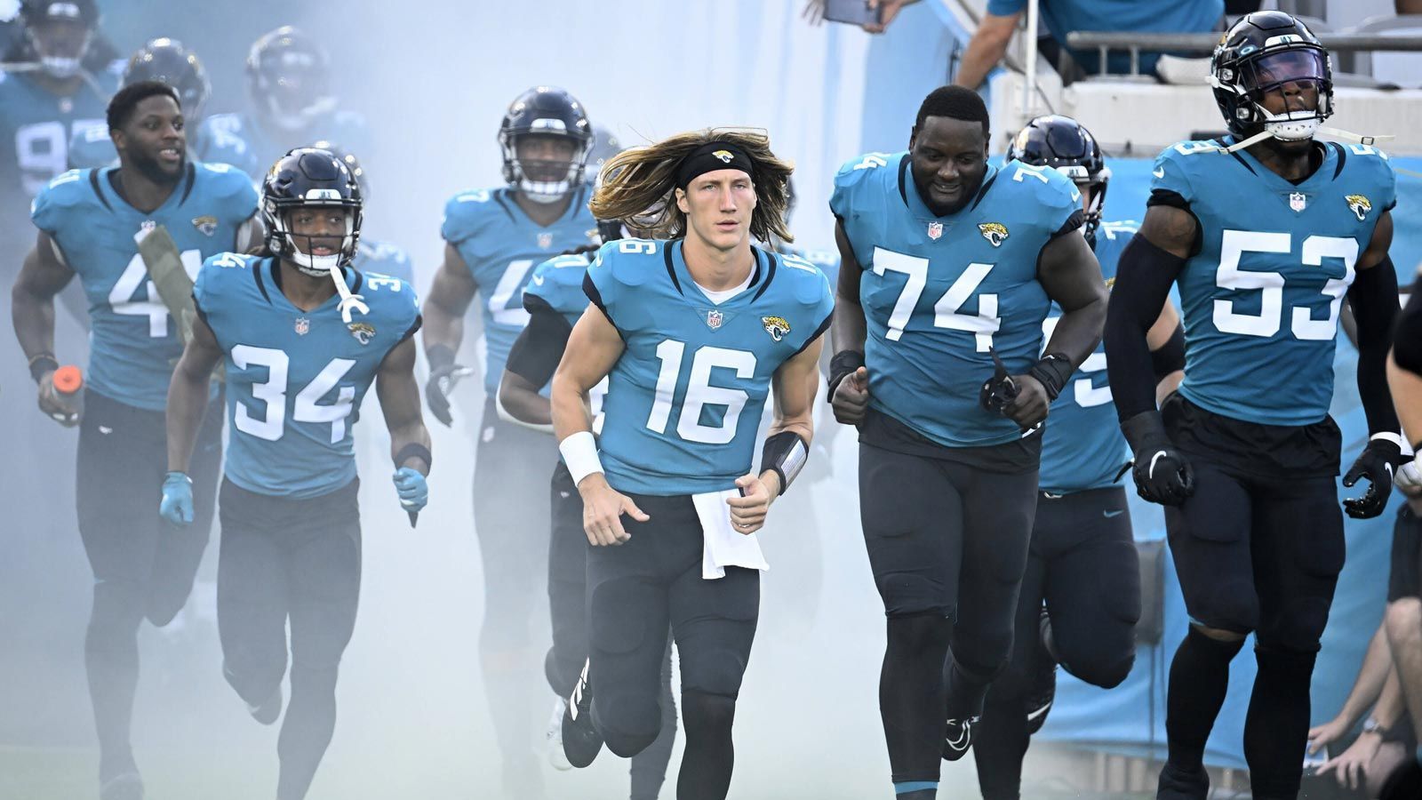
                <strong>AFC South: Jacksonville Jaguars</strong><br>
                &#x2022; Head Coach: Doug Pederson<br>&#x2022; Quarterback: Trevor Lawrence (Nummer 16)<br>&#x2022; Platzierung nach Regular Season: 1. der AFC South (Division), Platz 4 in der AFC (Conference)<br>&#x2022; Stadion: TIAA Bank Field (Jacksonville, Florida)<br>&#x2022; Gegründet: 1995<br>
              