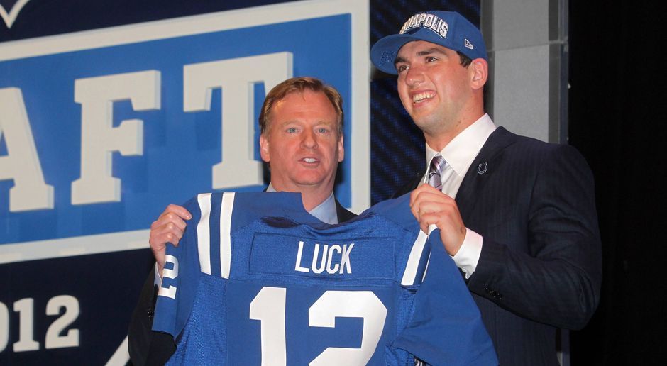 
                <strong>Andrew Luck im Draft 2012</strong><br>
                Kaum vorstellbar, aber: Im Jahr des letzten BVB-Heimsieges gegen den FC Bayern stand ein gewisser Andrew Luck im NFL-Draft und war der Nummer 1-Pick der Indianapolis Colts. Heute ist der Quarterback der Top-Verdiener der NFL mit rund 24,6 Millionen Euro pro Jahr. So viel kassiert aktuell nicht einmal Robert Lewandowski beim FC Bayern.
              