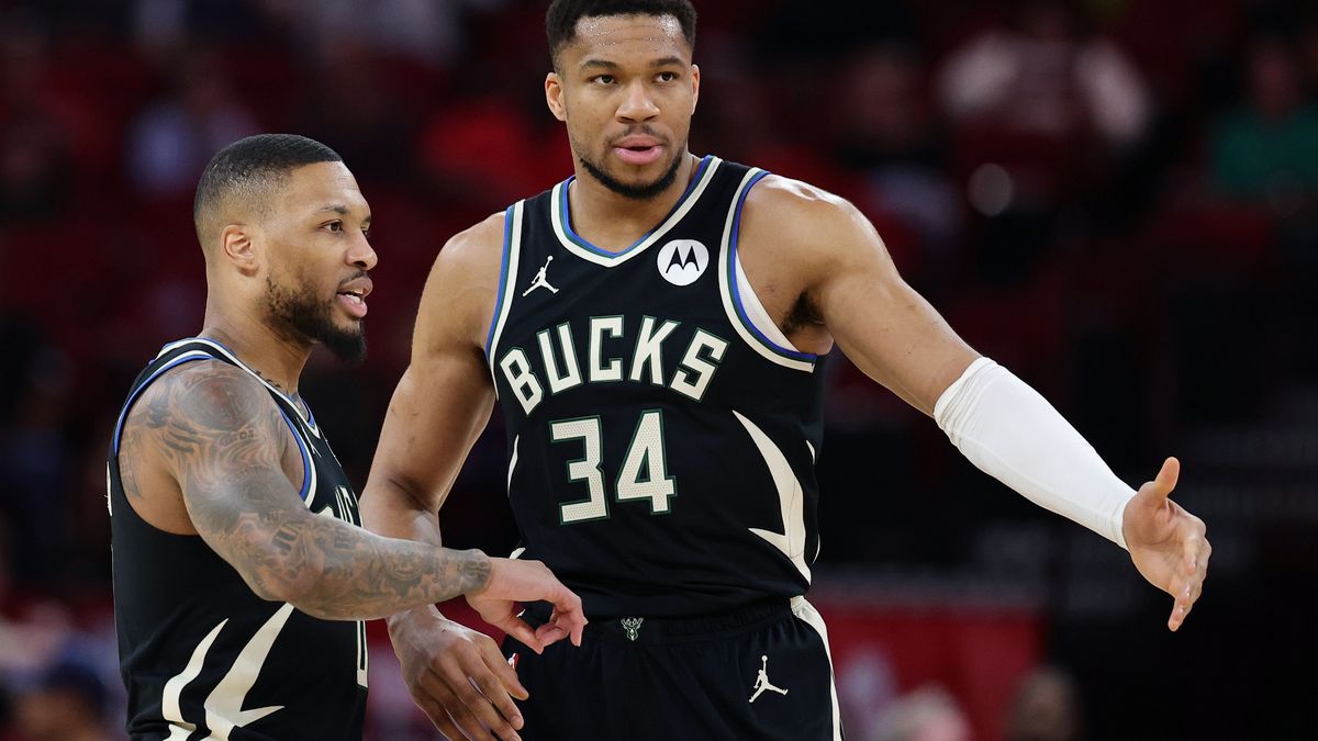 Milwaukee Bucks v Houston Rockets