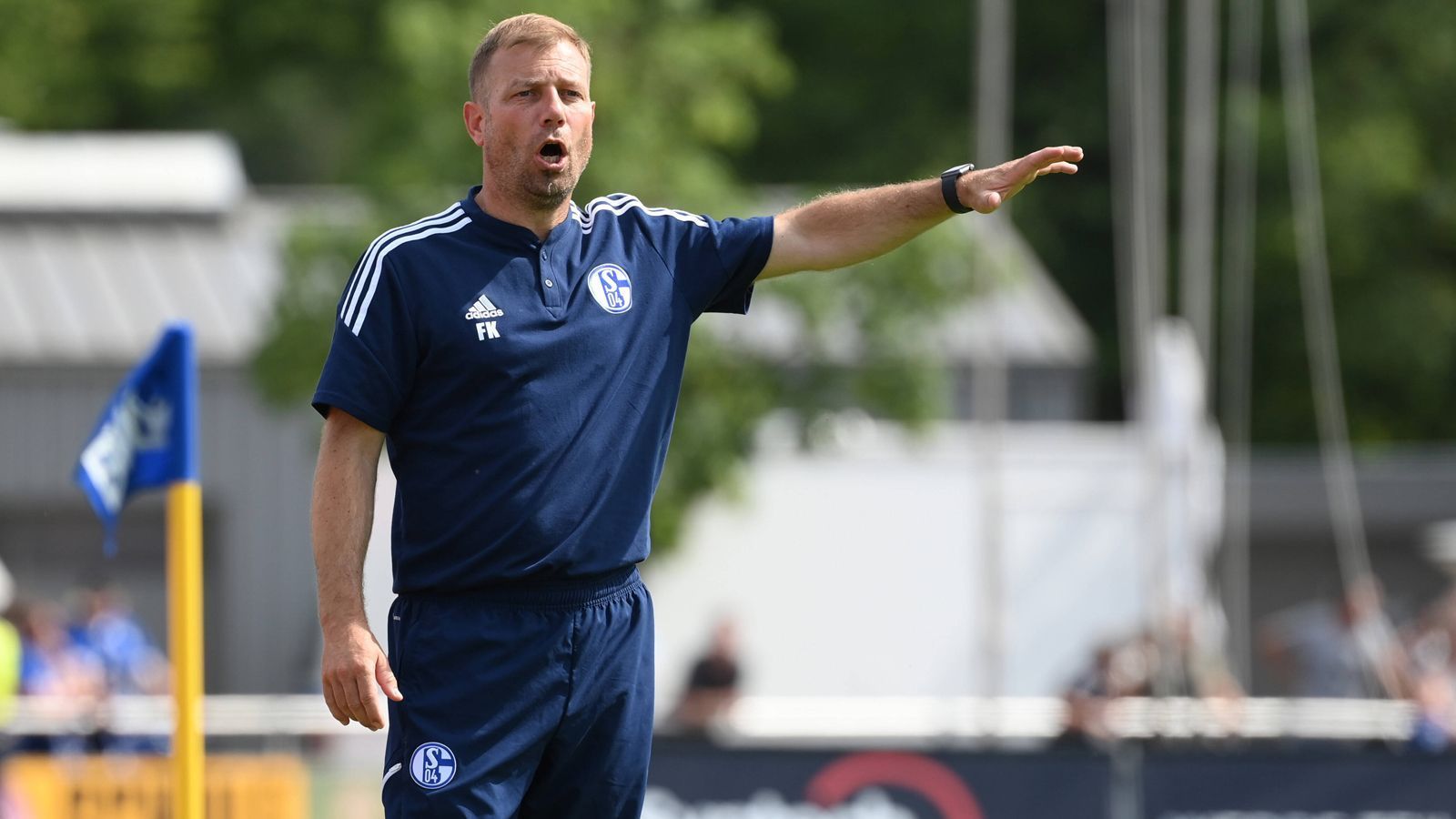 
                <strong>Platz 17: Frank Kramer (FC Schalke 04)</strong><br>
                Geschätztes Jahresgehalt: 0,8 Millionen Euro
              