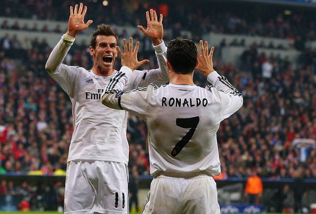 
                <strong>Bayern München - Real Madrid 0:4</strong><br>
                Und die Show der Königlichen geht weiter: Unglaublich, aber wahr - Cristiano Ronaldo (r.) besorgt noch vor der Pause das 3:0. Gareth Bale (l.) kann sein Glück kaum fassen.
              