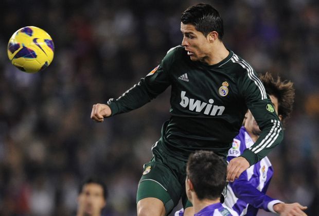 
                <strong>Tor-Maschine Cristiano Ronaldo</strong><br>
                2012/2013 netzte der dreifache Welt-Fußballer für seinen Verein Real Madrid in der spanischen Liga 34 Mal ein.
              