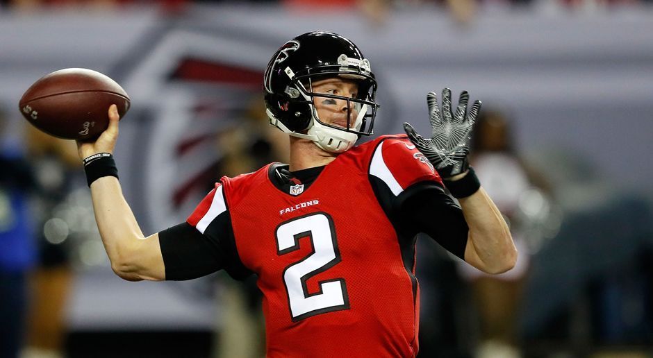 
                <strong>Gewinner: Matt Ryan</strong><br>
                Selbst die sonst so starke Legion of Boom hat der Offense der Atlanta Falcons nichts entgegenzusetzen. Wieder einmal kann sich das Team von Head Coach Dan Quinn dabei auf Star-Quarterback Matt Ryan verlassen, der 26 Pässe für 338 Yards und drei Touchdowns an den Mann bringt. Folgerichtig wird der 31-Jährige vor heimischer Kulisse mit "MVP! MVP! MVP!"-Rufen bedacht.
              
