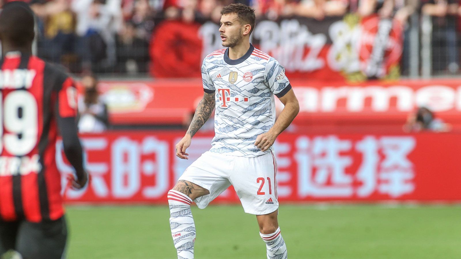 
                <strong>Lucas Hernandez</strong><br>
                Hernandez Spielt solide seinen Part in der Abwehr herunter und sorgt für Sicherheit, um seinen Mitspielern Raum für die Offensive zu geben. Ist dann zu langsam gegen Leverkusens Schick, der das erste Leverkusener Tor erzielt. ran-Note: 2
              