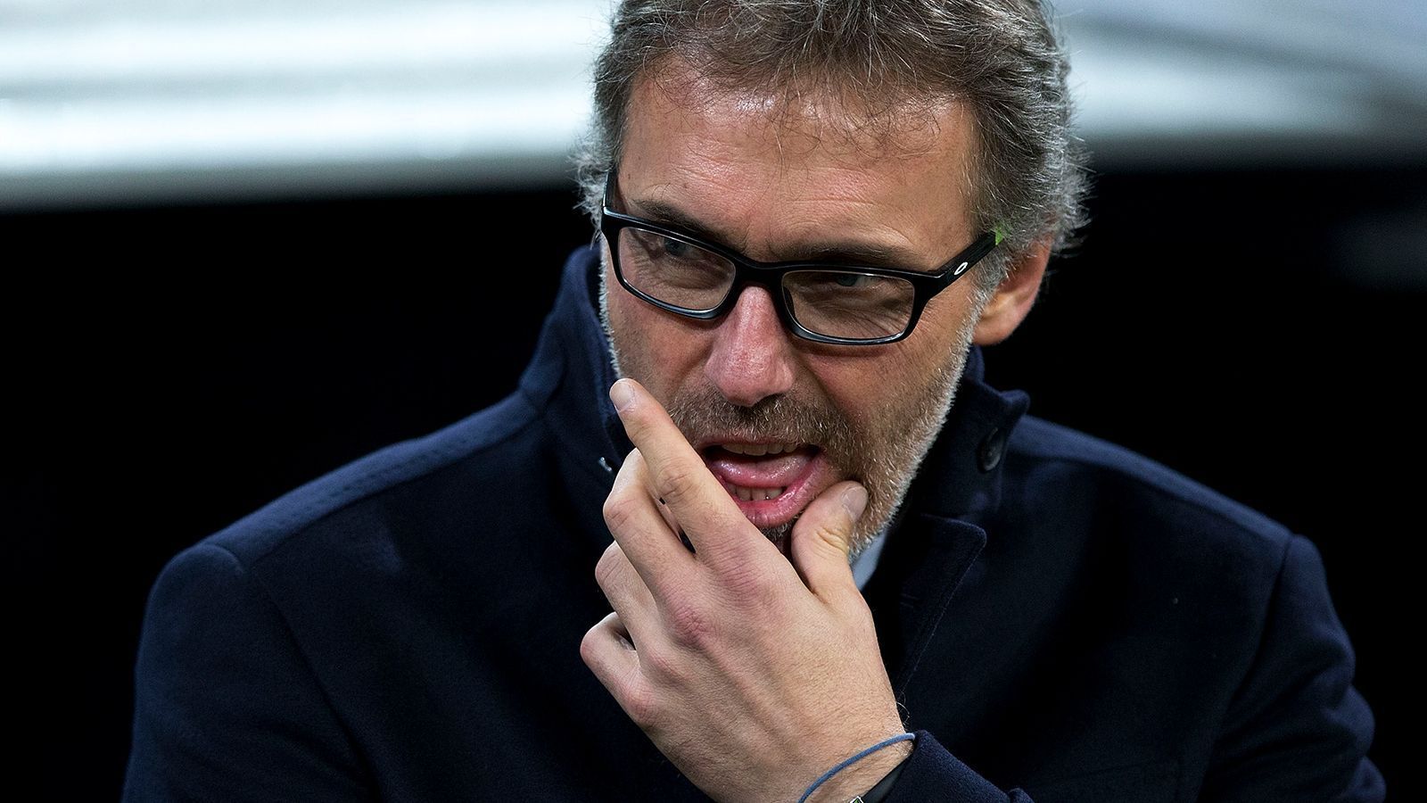 
                <strong>Laurent Blanc</strong><br>
                Ein Trainer der im Moment vereinslos wäre, ist Laurent Blanc. Der französische Weltmeister von 1998 bringt eine - wenn auch kurze - Barca-Vergangenheit mit sich. Ein Jahr spielte er beim spanischen Topklub (1996/97). Zuletzt war Blanc bei Paris St. Germain als Trainer aktiv.
              