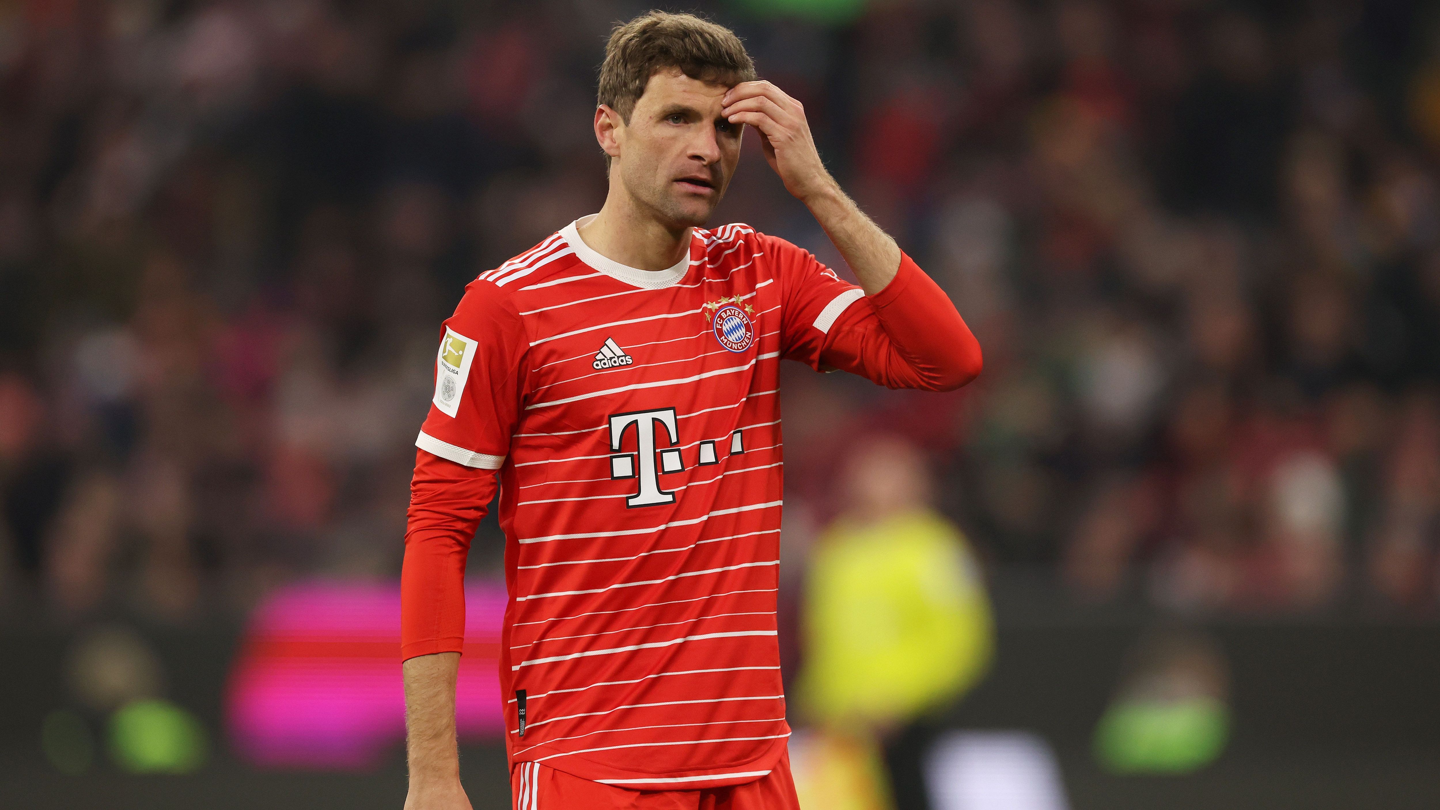 
                <strong>Thomas Müller</strong><br>
                Der Publikumsliebling kommt nach 68 Minuten für Musiala, um der Partie auf seiner Lieblingsposition neuen Schwung zu geben. Gelingt ihm fast, doch er scheitert mit einem Kopfball am starken Schwäbe (80.). ran-Note: 3
              