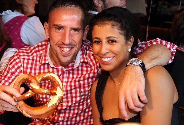 
                <strong>Wahiba Ribery</strong><br>
                Franck Riberys große Liebe heißt Wahiba
              