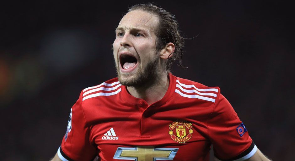 
                <strong>Daley Blind: 17,5 Millionen Euro Ablöse (Sommer 2014)</strong><br>
                Der niederländische Abwehrspieler überzeugte bei der WM 2014 und folgte seinem Trainer Louis van Gaal zu Manchester United. Van Gaal schätzte Blind vor allem aufgrund seiner Vielseitigkeit und setzte ihn auf nahezu jeder defensiven Positon ein. Mittlerweile hat der 27-Jährige auf der linken Abwehrseite festgespielt und ist ein verlässlicher Teil der United-Elf. 
              