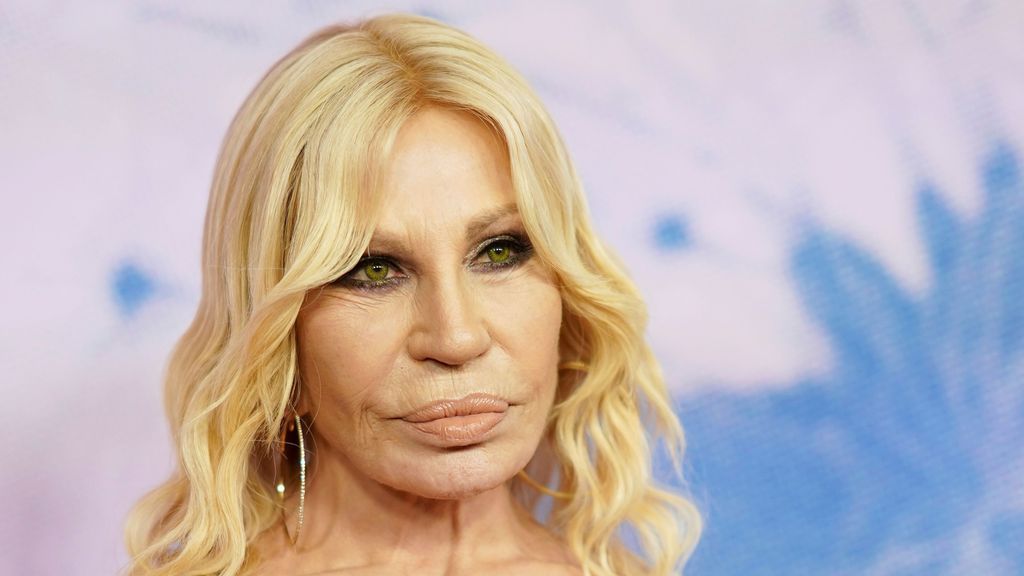 Donatella Versace früher vs. heute: Die Expertenmeinung der Beauty-Docs "Dr. Rick & Dr. Nick" zum aktuellen Look