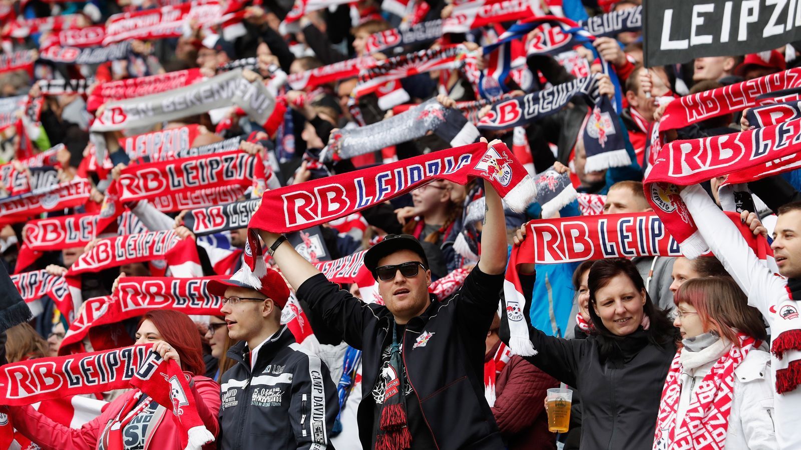 
                <strong>Platz 18 - RB Leipzig</strong><br>
                Strafzahlung an den DFB in der Saison 2017/18: 0 Euro
              