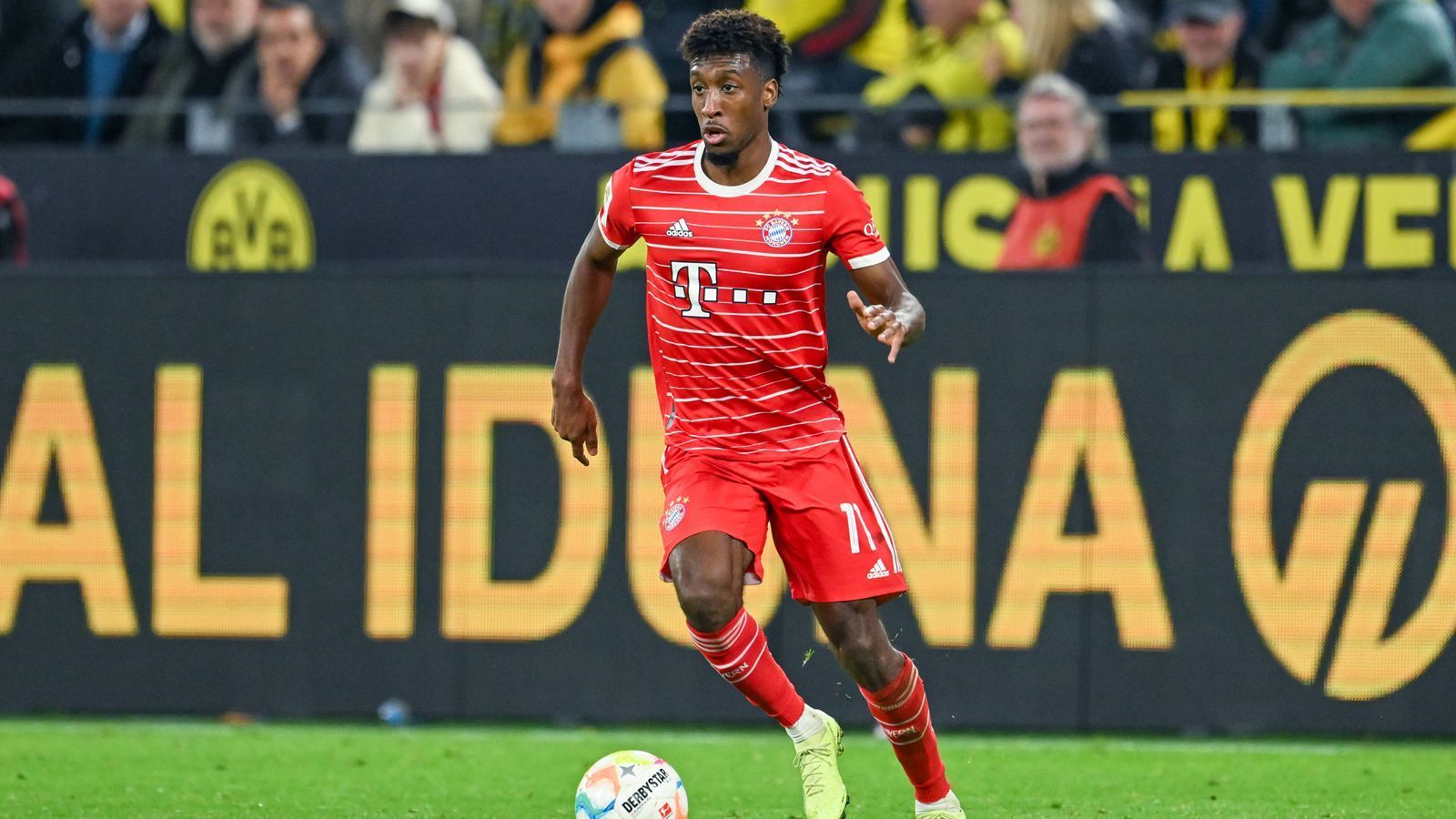 
                <strong>Kingsley Coman</strong><br>
                Der in der Liga nach seiner Gelb-Roten Karte in Dortmund zuletzt gegen Freiburg gesperrte Franzose kommt nach 57 Minuten für Mane ins Spiel. Schöne Vorarbeit auf Goretzka, der aber freistehend vergibt (88.). ran-Note: 3
              