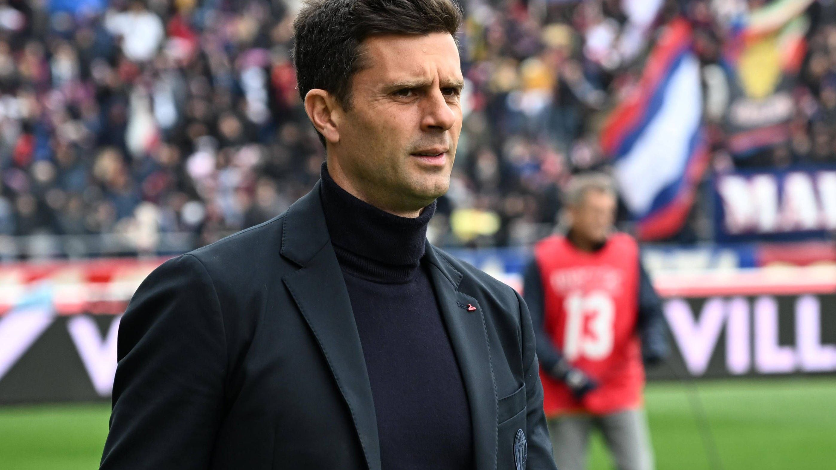<strong>Italien: FC Bologna (4.)</strong> <br>60 Jahre ist es her, dass der FC Bologna im Landesmeister-Pokal gespielt hat. 1964 war man auch zum einzigen Mal dabei. Das könnte sich ändern, denn der Klub mischt in der Serie A in der Riege der großen Klubs mit. Bologna belegt nach 31 Spieltagen den vierten Platz. Damit lässt man die Römer Klubs und die SSC Neapel hinter sich. Baumeister des Erfolgs ist Trainer Thiago Motta, der durch den Erfolg bereits Begehrlichkeiten bei anderen Klubs geweckt hat.
