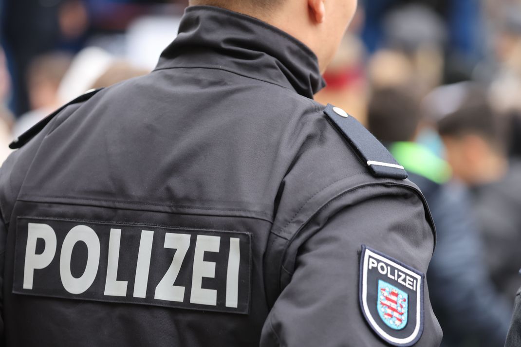 Laut dem Thüringer Verfassungsschutz sind unter den Bediensteten der Landespolizei mehrere AfD-Mitglieder - obwohl die Partei in dem Bundesland als rechtsextrem eingestuft wird.