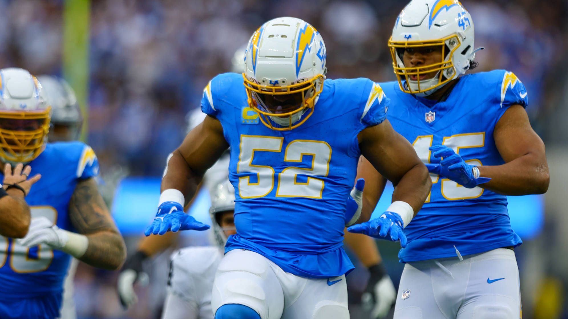 <strong>Los Angeles Chargers: Das Spiel von Khalil Mack gegen sein Ex-Team</strong><br>Nach zuletzt schwierigen Jahren scheint sich Khalil Mack wieder auf dem Weg an die Spitze zu befinden. Gegen die Las Vegas Raiders gelangen dem Linebacker zuletzt sechs Sacks und zwei Forced Fumbles in einem Spiel. Eine Performance, die man so nicht erwarten konnte und die gezeigt hat, dass der 32-Jährige noch eine Menge im Tank hat.