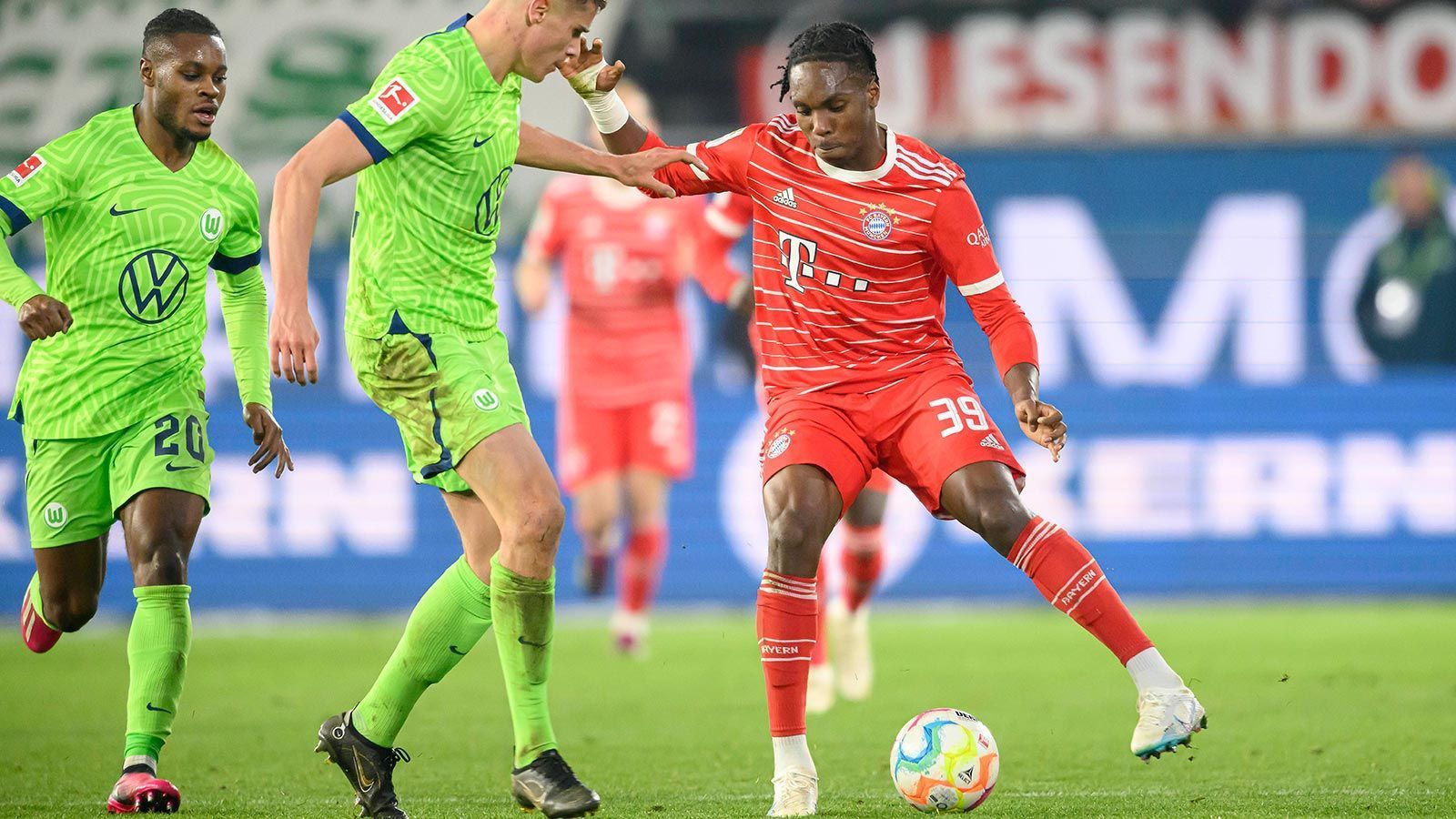 <strong>Mathys Tel (FC Bayern München)</strong><br>
                Außerdem haben die Bayern mit Mathys Tel einen Youngster im Team, der das Potenzial zur Weltklasse bei so gut wie jedem Einsatz aufblitzen lässt. Der erst 18-Jährige machte trotz der angespannten Stürmer-Situation in der abgelaufenen Spielzeit sechs Tore in wettbewerbsübergreifend nur 600 Minuten.