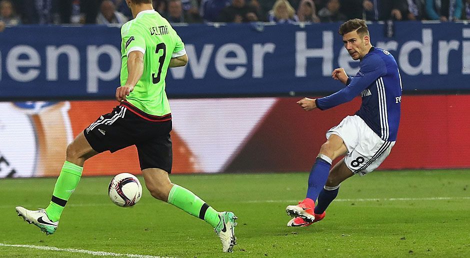 
                <strong>Leon Goretzka</strong><br>
                Riesenchance in der ersten Minute, Goretzkas Direktabnahme streicht knapp am linken Pfosten vorbei. Vergibt eine noch größere Gelegenheit, als er nach 19 Minuten zu voreilig abschließt, anstatt aufs Tor zu laufen. Macht das in der 35. Minute besser, Meyers Abschluss nach Goretzkas beherztem Vorstoß sitzt aber nicht. Muss sich in der Pause wegen Kreislaufproblemen übergeben, kehrt aber trotzdem auf den Platz zurück - Goretzka kämpft! Und das wird belohnt: Macht in der 53. Minute nach einem starken Lauf das 1:0 für S04. Auch danach noch mit der ein oder anderen gefährlichen Situation vor dem Tor. Völlig erschöpft, macht Goretzka in der 84. Minute für Geis Platz. Bravo, Leon! ran-Note: 1-
              