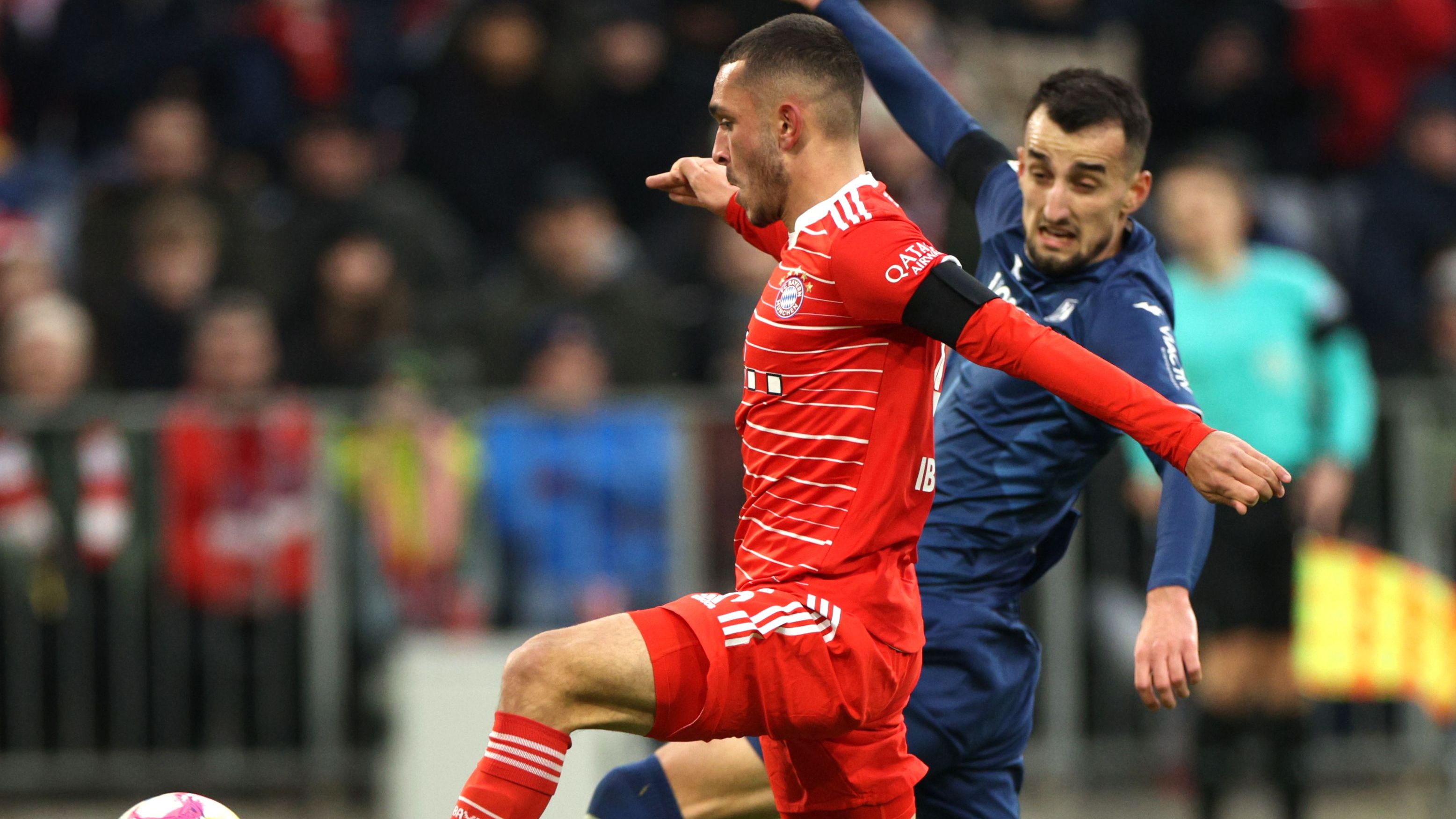 <strong>Platz 3: Arijon Ibrahimovic</strong><br><strong>Alter beim Pflichtspiel-Debüt:</strong> 17 Jahre, zwei Monate<br><strong>Begegnung:</strong>&nbsp;FC Bayern München - VfL Bochum 3:0 (11. Februar 2023, Bundesliga)