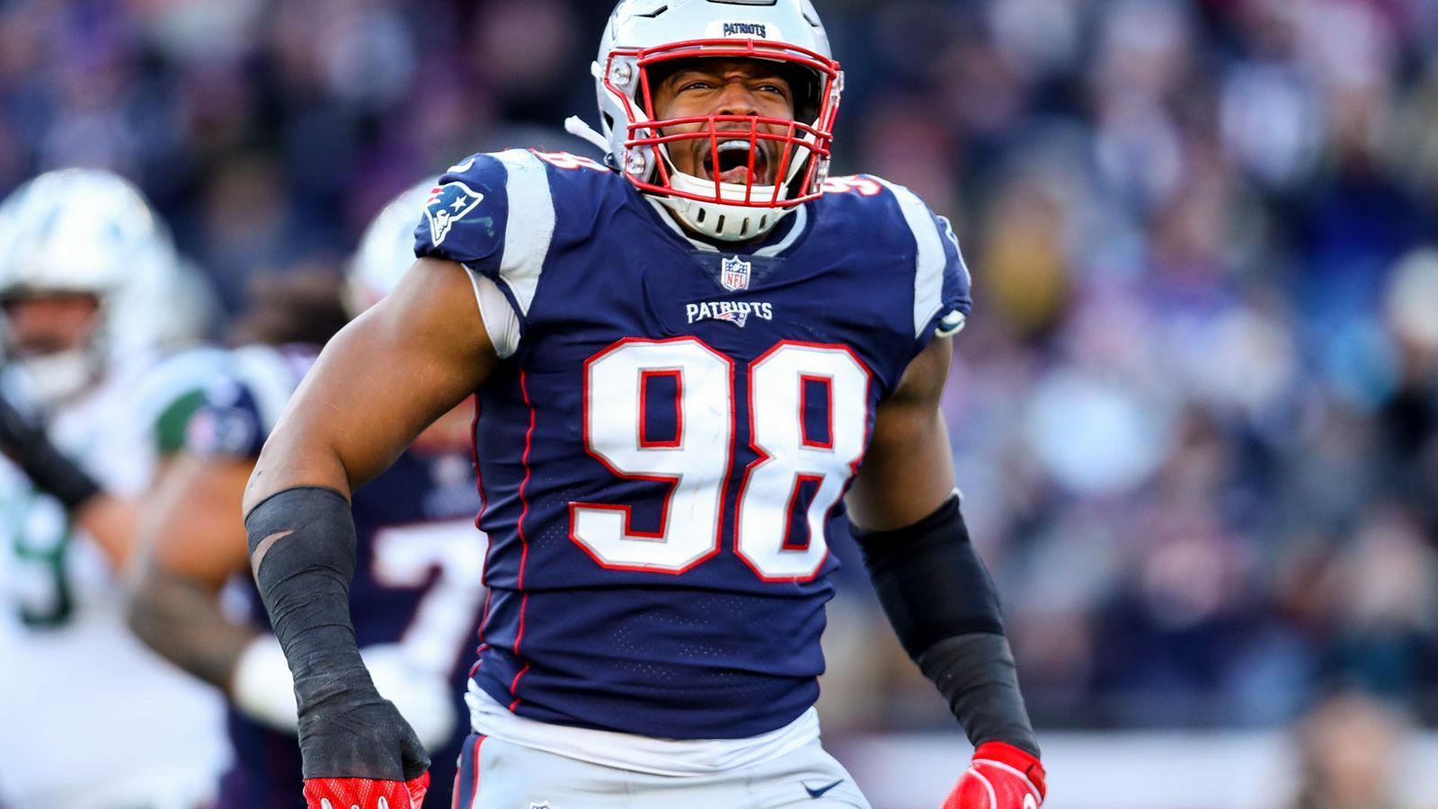 
                <strong>San Francisco 49ers: DE Trey Flowers</strong><br>
                Die 49ers benötigen Pass Rush. Und Flowers würde genau das nach San Francisco bringen. Zudem hat der Defensive End die Erfahrung, um die jungen D-Liner wie Solomon Thomas zu führen.
              