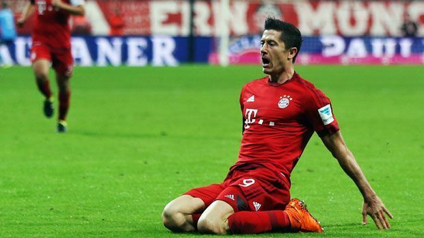 
                <strong>6. Spieltag: Robert Lewandowskis Tore-Show</strong><br>
                6. Spieltag: Doch damit nicht genug. Er trifft gegen die Niedersachsen insgesamt fünf Mal und zwar so schnell, dass er damit den 24 Jahre alten Rekord von Michael Tönnies bricht.
              