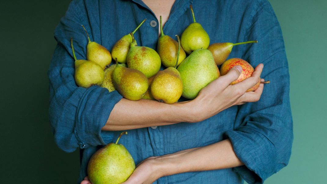 Äpfel und Birnen vergleichen? Beim Abnehmen schon! Denn Birnen können dir dabei helfen, Gewicht zu verlieren. 