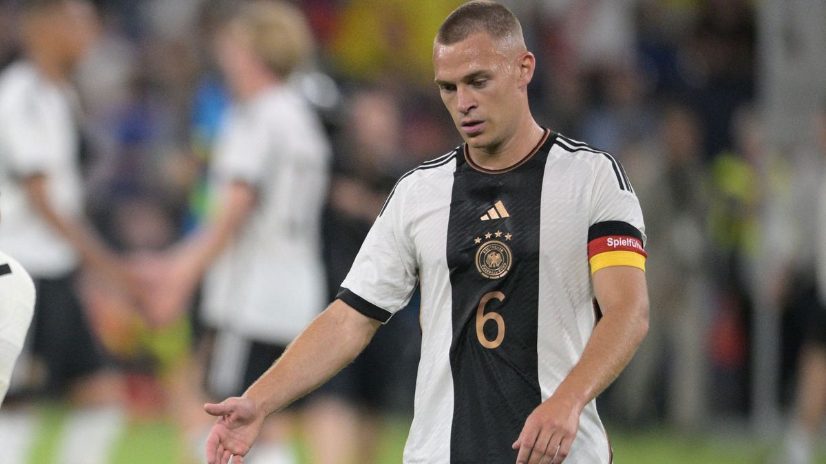 Die deutschen Nationalspieler Kimmich und Sane nach der Pleite gegen Kolumbien