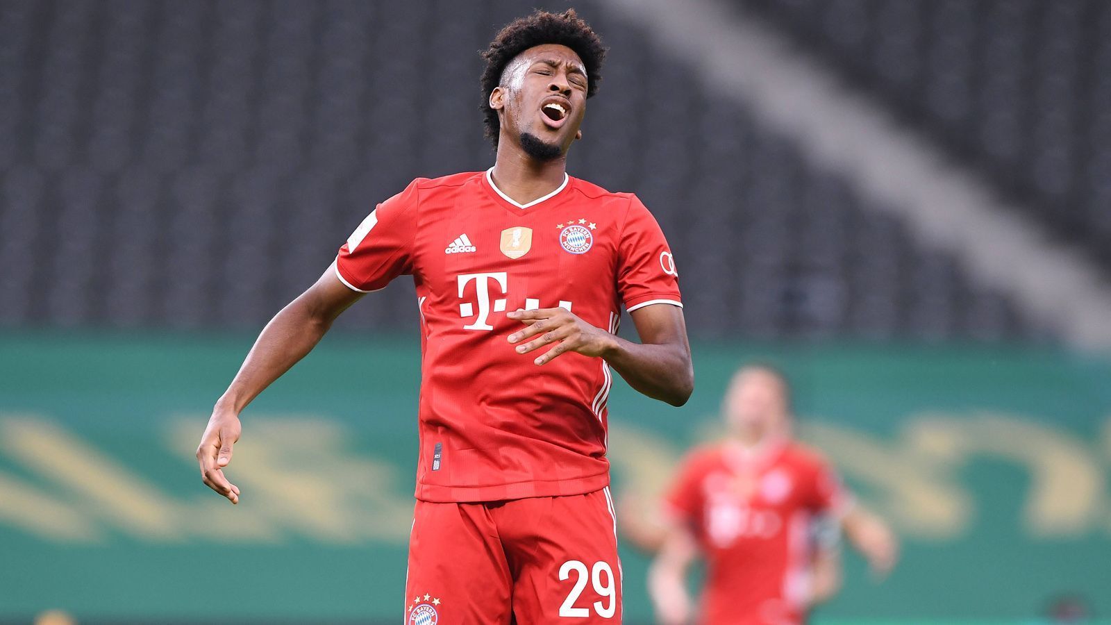 
                <strong>Kingsley Coman</strong><br>
                Der Flügelspieler ist in den ersten 10 Minuten der aktivste Part der Bayern, bereitet allein in den Zeit die ersten beiden Angriffe ein und sucht einmal selber den Abschluss. In der 55. Minute bereitet er eine Top-Chance für Lewandowski vor. Zehn Minuten später erfolgt die Auswechslung. ran-Note: 2
              