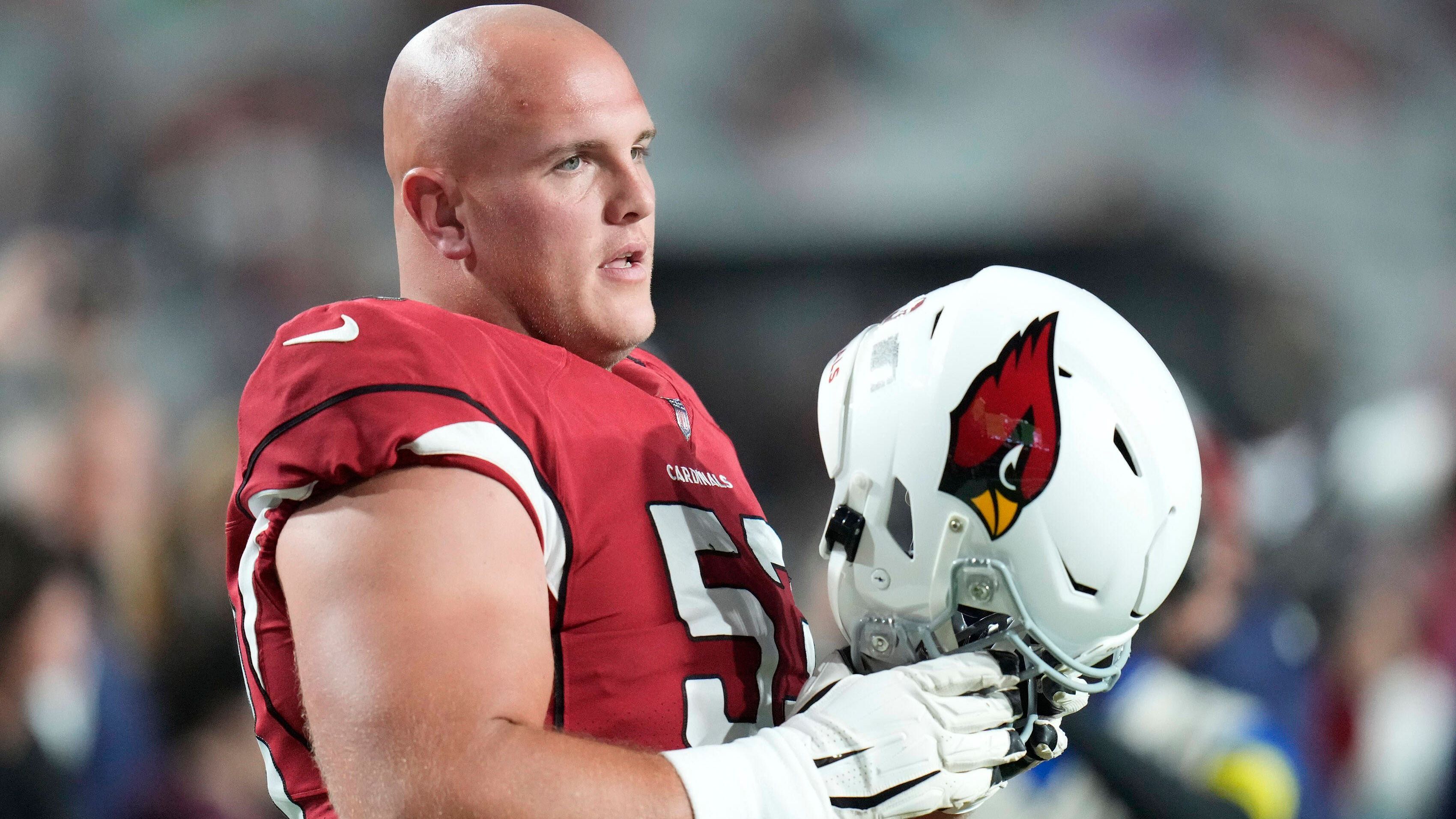 <strong>Billy Price (Dallas Cowboys)<br> </strong>Center Billy Price beendet im Alter von nur 29-Jahren seine aktive Karriere. Das gab der O-Liner der Dallas Cowboys auf Instagram bekannt. Der Grund für sein frühes Ausscheiden ist ein Blutgerinnsel in beiden Lungenflügeln und den daraus resultierenden Risiken einer inneren Blutung. Price wurde 2018 in der ersten Runde von den Cincinnati Bengals gedraftet. Danach spielte er für fünf weitere NFL-Teams.