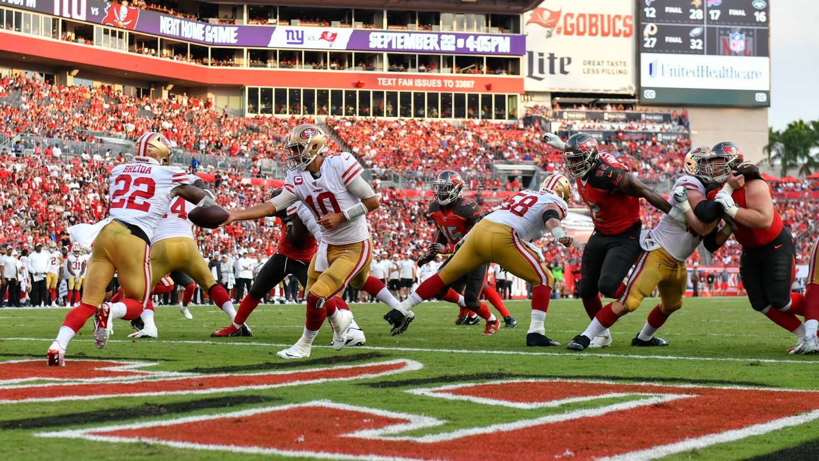 
                <strong>Rushing Offense: San Francisco 49ers</strong><br>
                Früh in der Saison klickt die Offense von Head Coach Kyle Shanahan bereits in der Luft, gleichwohl wie auf dem Boden. Dem tut auch der wohl wochenlange Ausfall von Running Back Tevin Coleman keinen Abbruch. Matt Breida und Raheem Mostert teilen sich die frei gewordenen Snaps brüderlich und zerlegten zuletzt die Rushing Defense der Cincinnati Bengals. Nun geht es gegen eine strauchelnde Steelers-Defense.
              