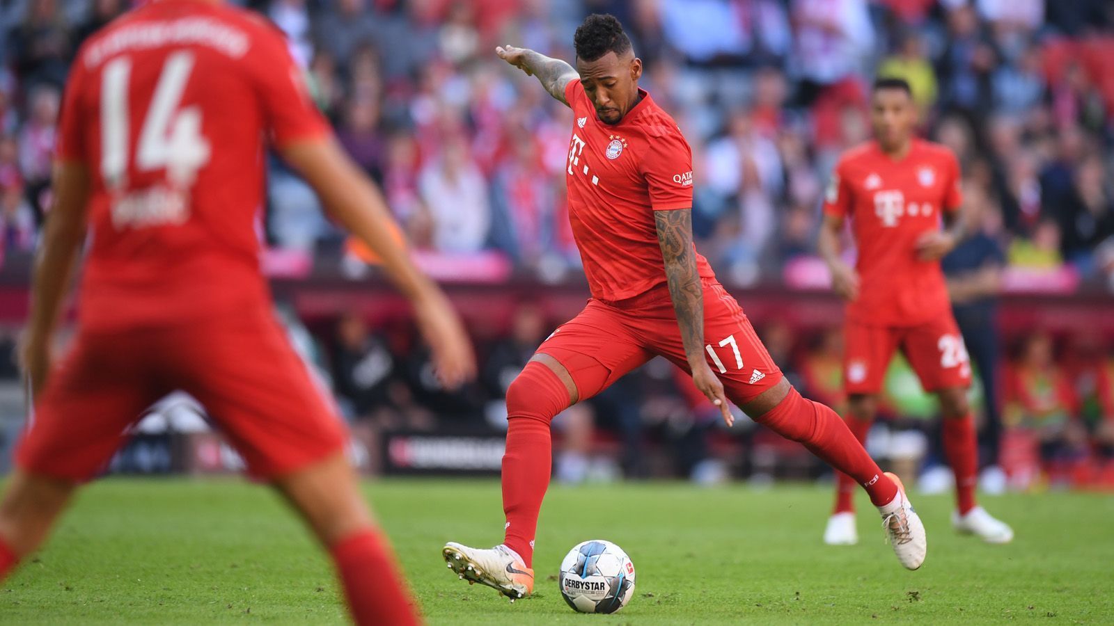 
                <strong>FC Bayern München</strong><br>
                Beim deutschen Rekordmeister wird Jerome Boateng als möglicher Wintertransfer gehandelt. Der Abwehrspieler wird laut einem Bericht von "Sky" beim FC Arsenal gehandelt. Bedingung der Münchner: eine marktwertgerechte Ablöse für den 31-Jährigen.
              