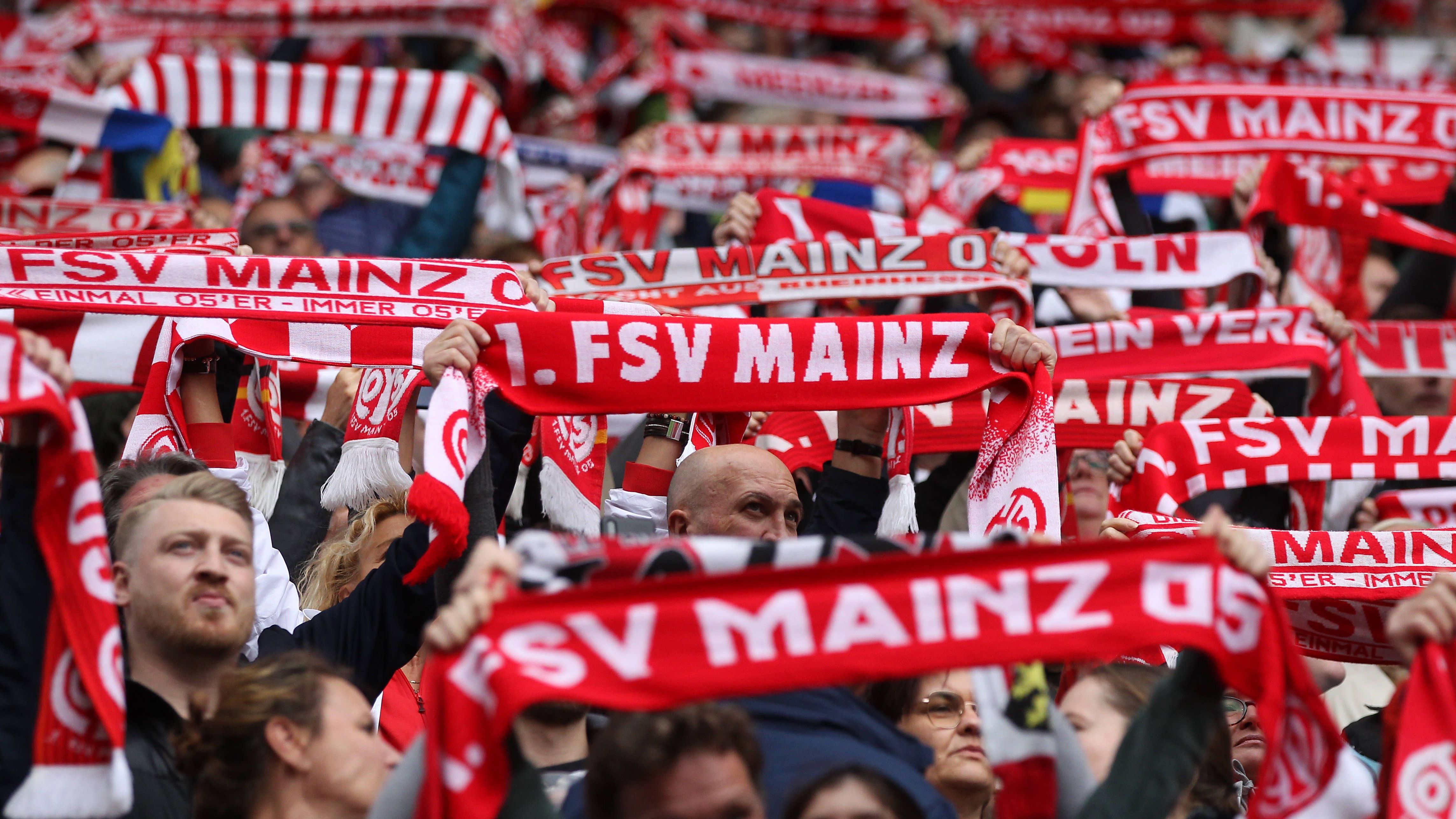 <strong>16. Platz: 1. FSV Mainz 05 (28 Punkte, -17 Tore)</strong><br>Zuletzt drehten die Mainzer ordentlich auf. Das 1:1 gegen Köln kann trotzdem als Rückschlag gewertet werden. Die Chancen auf den Klassenerhalt sind dennoch ordentlich, da mit dem BVB auch nur noch ein großer Gegner wartet. Selbst hier kann das Team aber - wie die vergangene Saison eindrucksvoll unter Beweis stellte - punkten.