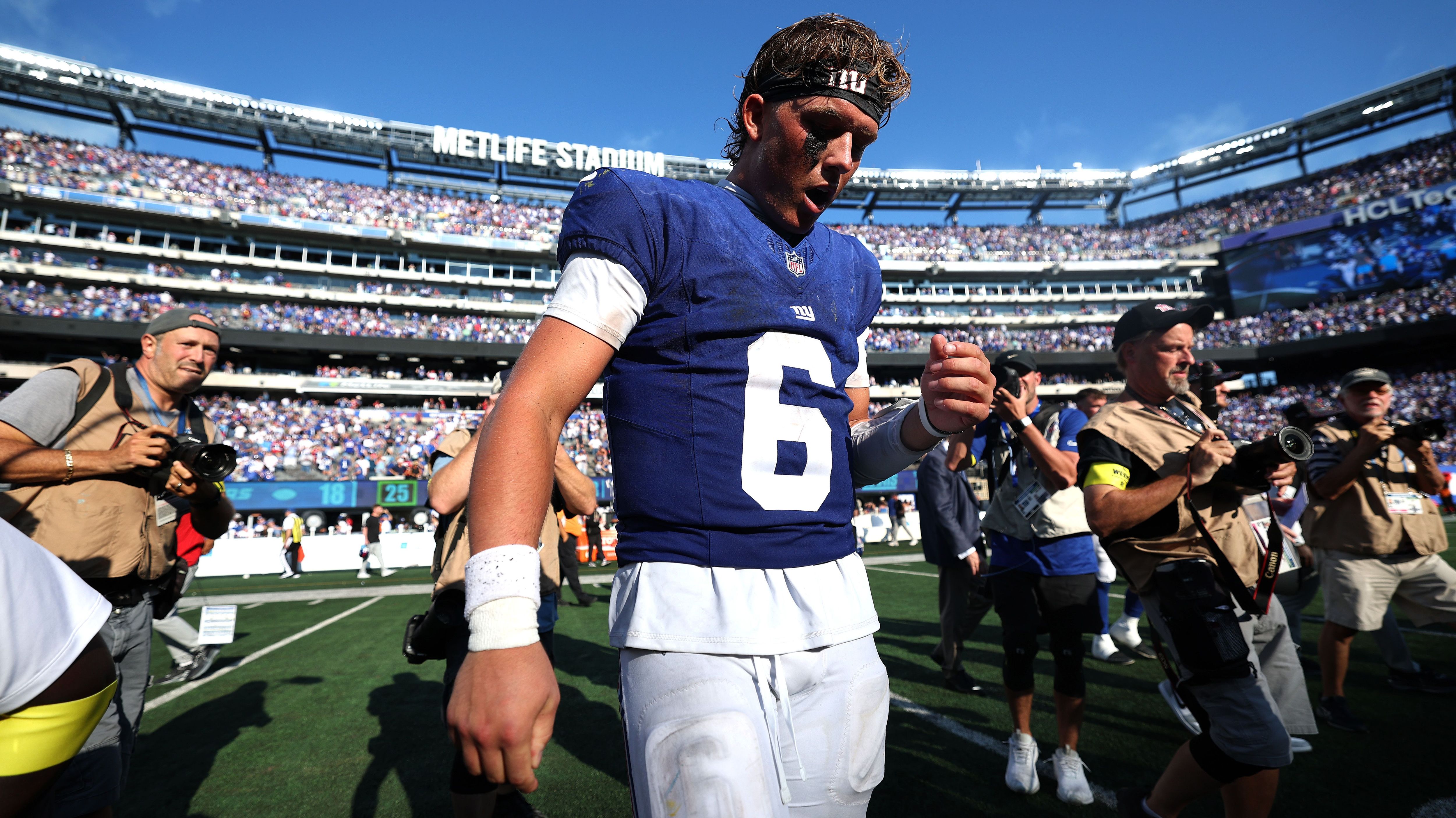 <strong>New York Giants<br></strong>• Starter: Jaxson Dart (Rookie, im Bild)<br>• Backups: Russell Wilson, Jameis Winston