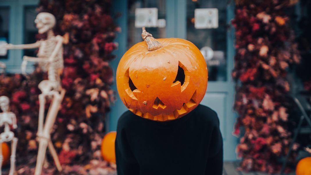 An Halloween dürfen sowohl Kürbisse als auch schaurig-lustige Sprüche nicht fehlen!