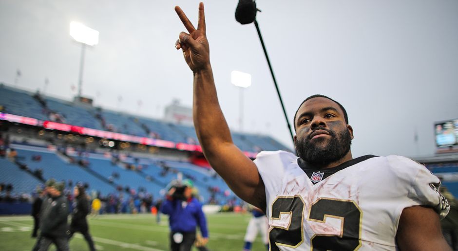 
                <strong>Running Back: Mark Ingram</strong><br>
                Was für ein Tag für Mark Ingram: In einer unfassbar guten Rushing Offense der New Orleans Saints ragte der Running Back nochmal heraus. Ingram erzielte beim 47:10-Erfolg gegen die Buffalo Bills gleich drei Touchdowns. Bei 21 Carries machte der 27-Jährige insgesamt 131 Yards, was einem starken Durchschnitt von 6,2 Yards pro Versuch entspricht.Gesamtpunktzahl: 31
              