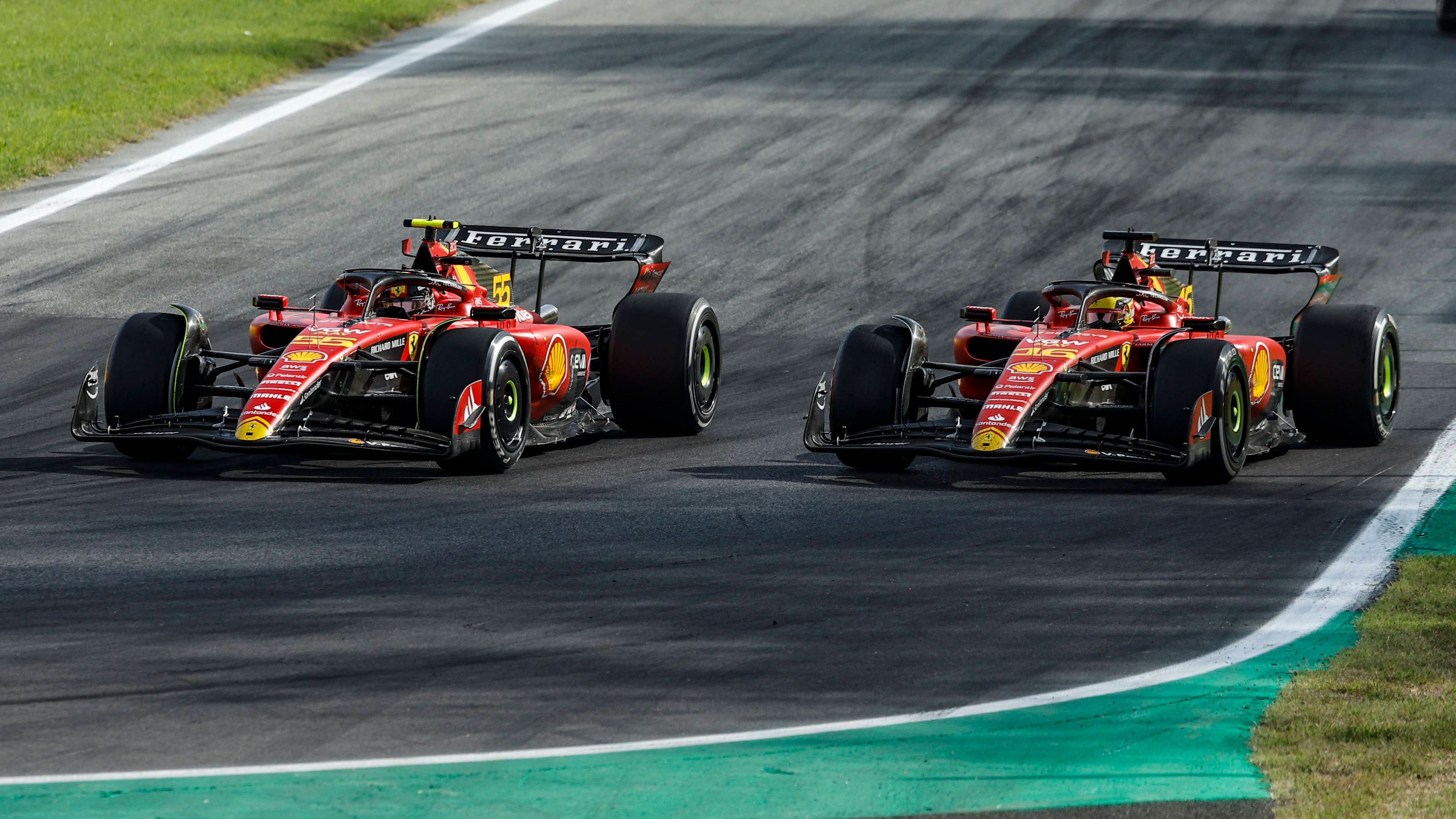 <strong>Gewinner: Ferrari</strong><br>Auch wenn es zum Heimsieg am Ende nicht ganz reichte, so darf sich auch Ferrari als Gewinner von Monza fühlen. Die Scuderia war auf eine schnelle Runde auf Augenhöhe mit Red Bull und über das Wochenende gesehen die klare Nummer zwei im Feld. Carlos Sainz holte als Dritter dann auch das verdiente Podium, Charles Leclerc rundete als Vierter das starke Teamergebnis ab.