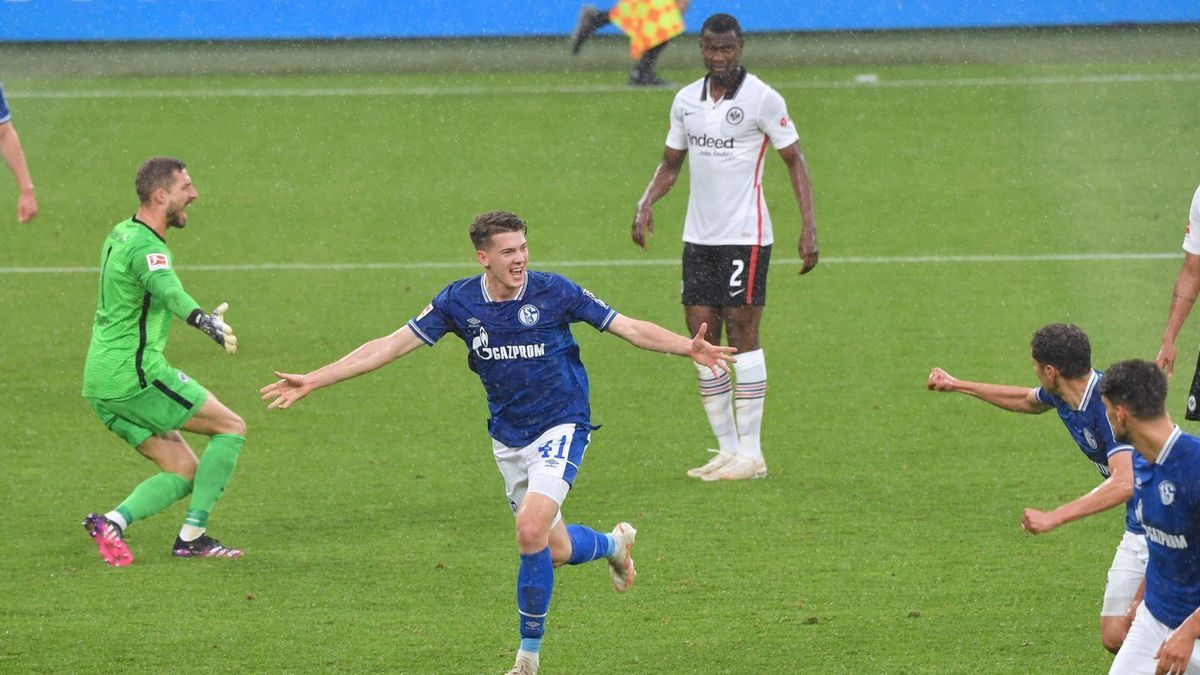Schalke gewinnt gegen schwache Frankfurter