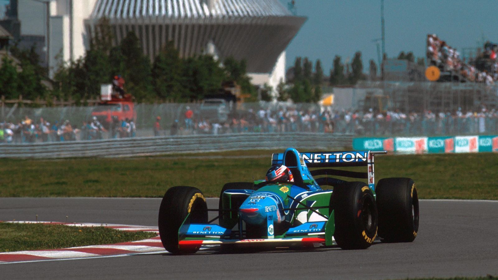 
                <strong>6. Saisonlauf: Kanada-GP in Montreal</strong><br>
                Schumacher lässt nichts anbrennen, er gewinnt in Kanada souverän, hat 39,6 Sekunden Vorsprung vor Hill. Es kristallisiert sich eine Hackordnung in der Formel 1 heraus. Schumacher vor Hill und dem Rest der Welt.
              
