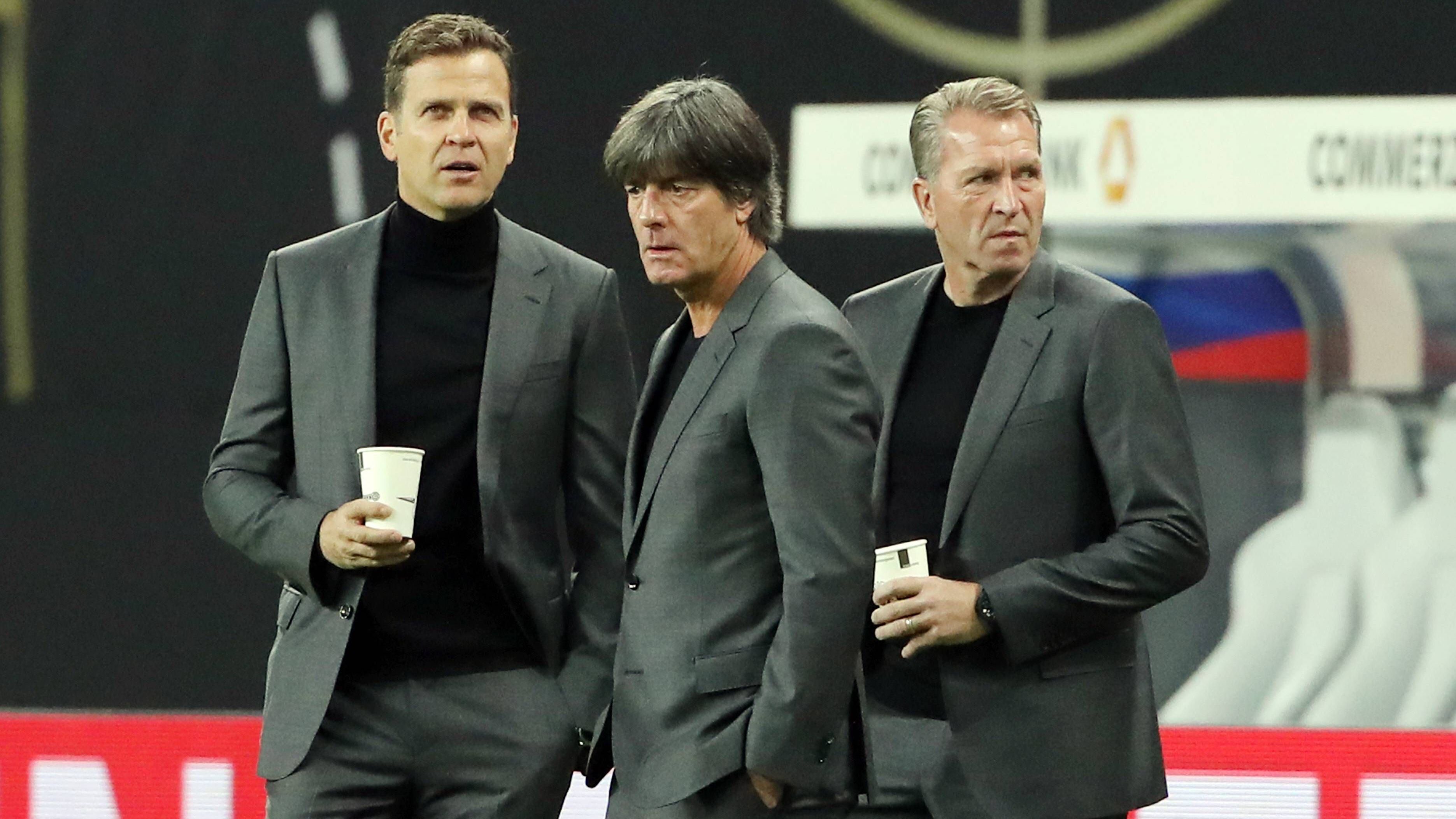 <strong>WM: Quartier-Ärger beim DFB</strong> <br>Zudem gab es intern Querelen um das WM-Quartier. Während Löw lieber in der Sonne von Sotschi trainieren wollte, wählte Teammanager Oliver Bierhoff mit Watutinki eine Unterkunft mit "Sportschulen-Charme" eine Fahrstunde von Moskau entfernt. Weil sich einige Spieler die Nächte mit Playstation-Zocken um die Ohren schlugen, musste der DFB nachts sogar das W-LAN abstellen.