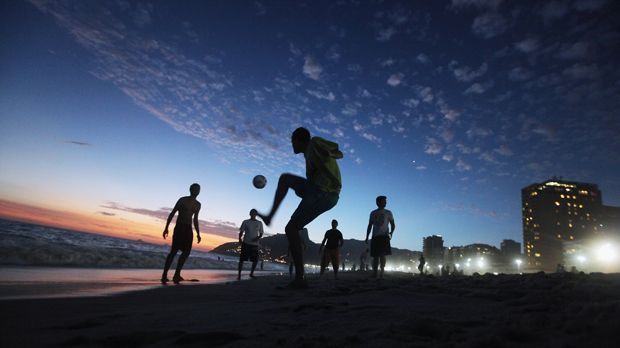 
                <strong>Samba-Fussball</strong><br>
                Die Brasilianer sind wahre Ballkünstler und lieben den Fußball über alles.
              
