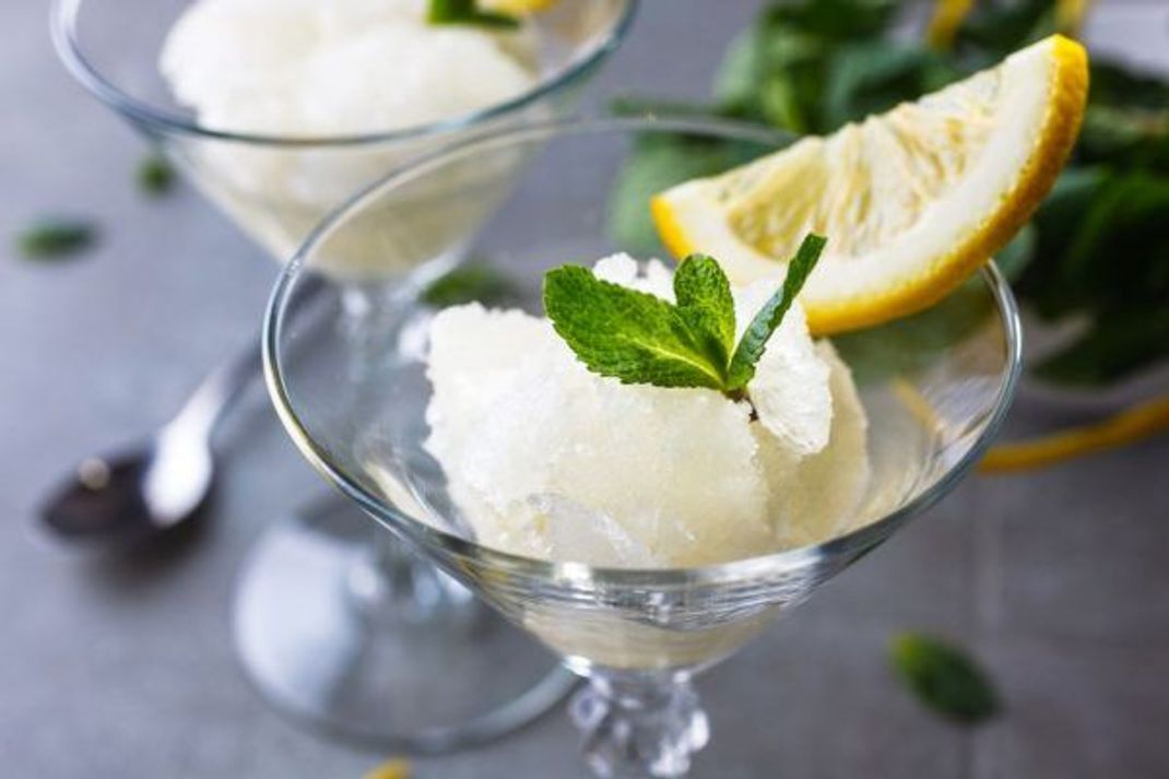 Granita al Limone ist eine Erfrischung aus Sizilien.