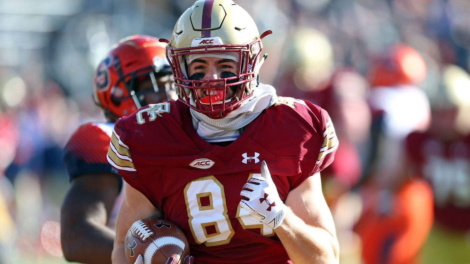 
                <strong>Jake Burt</strong><br>
                Der nächste NFL-Neuling. Burt spielte für die Boston College Eagles und empfahl sich mit 23 Receptions für 307 Yards samt zwei Touchdowns. Nun muss er beweisen, dass er auch bei den Profis eine wichtige Rolle einnehmen kann.
              