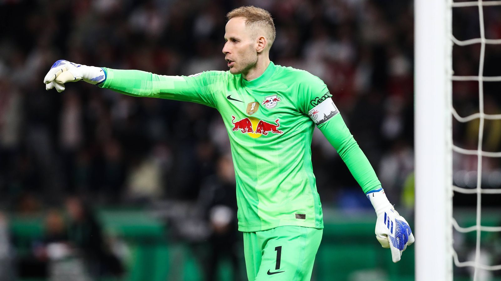 
                <strong>RB Leipzig</strong><br>
                Ungarns Nationalkeeper Peter Gulacsi trägt bei den Sachsen die Binde.
              